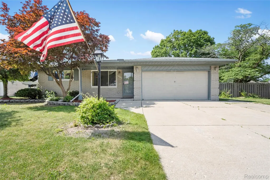 24208 Cambridge Street Woodhaven City MI 48183