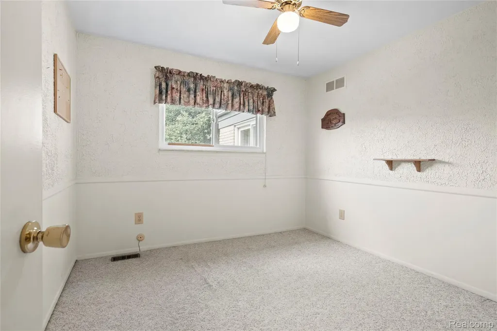 24208 Cambridge Street Woodhaven City MI 48183