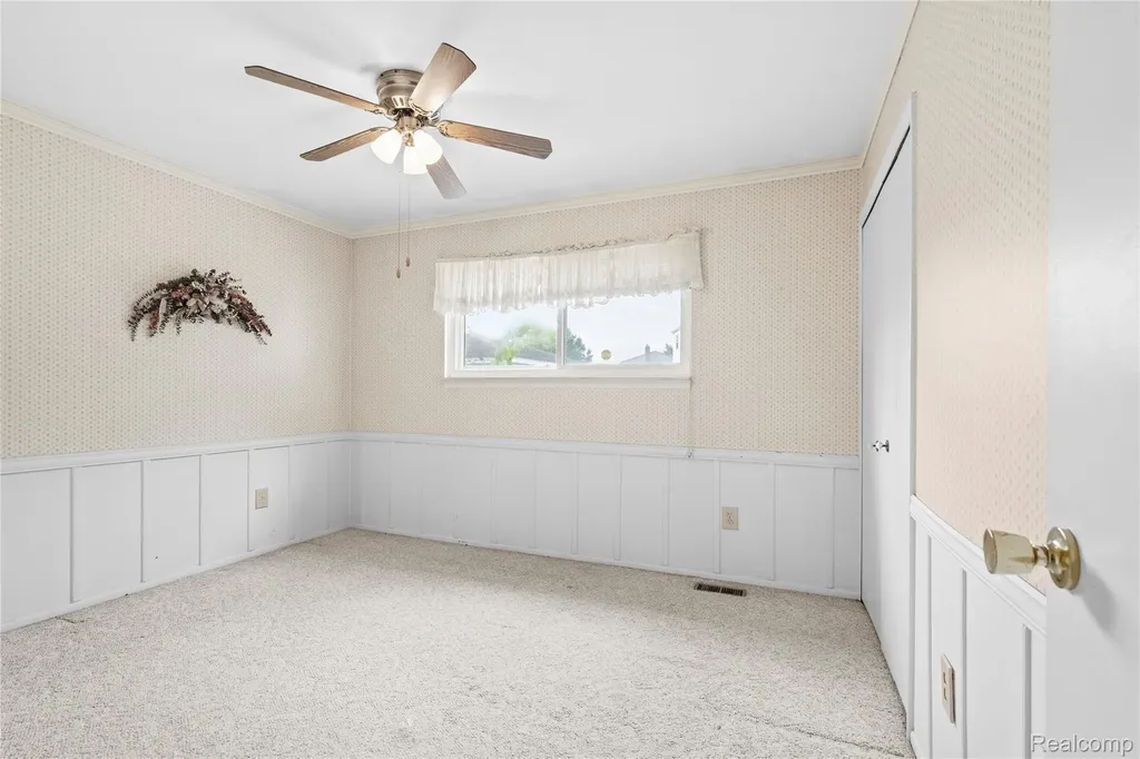 24208 Cambridge Street Woodhaven City MI 48183