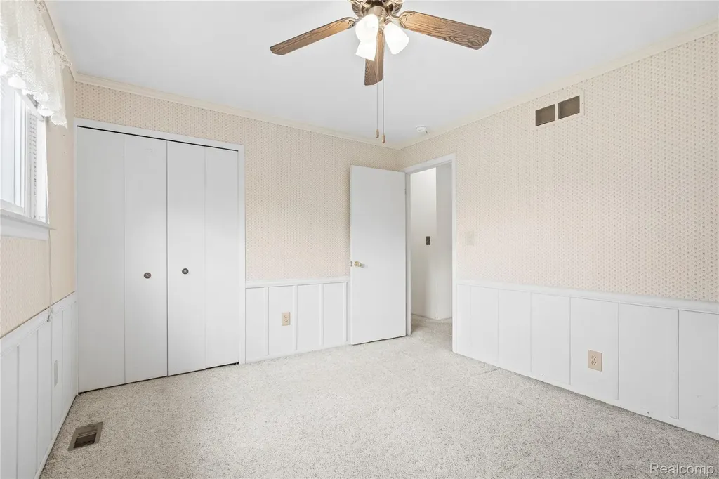 24208 Cambridge Street Woodhaven City MI 48183