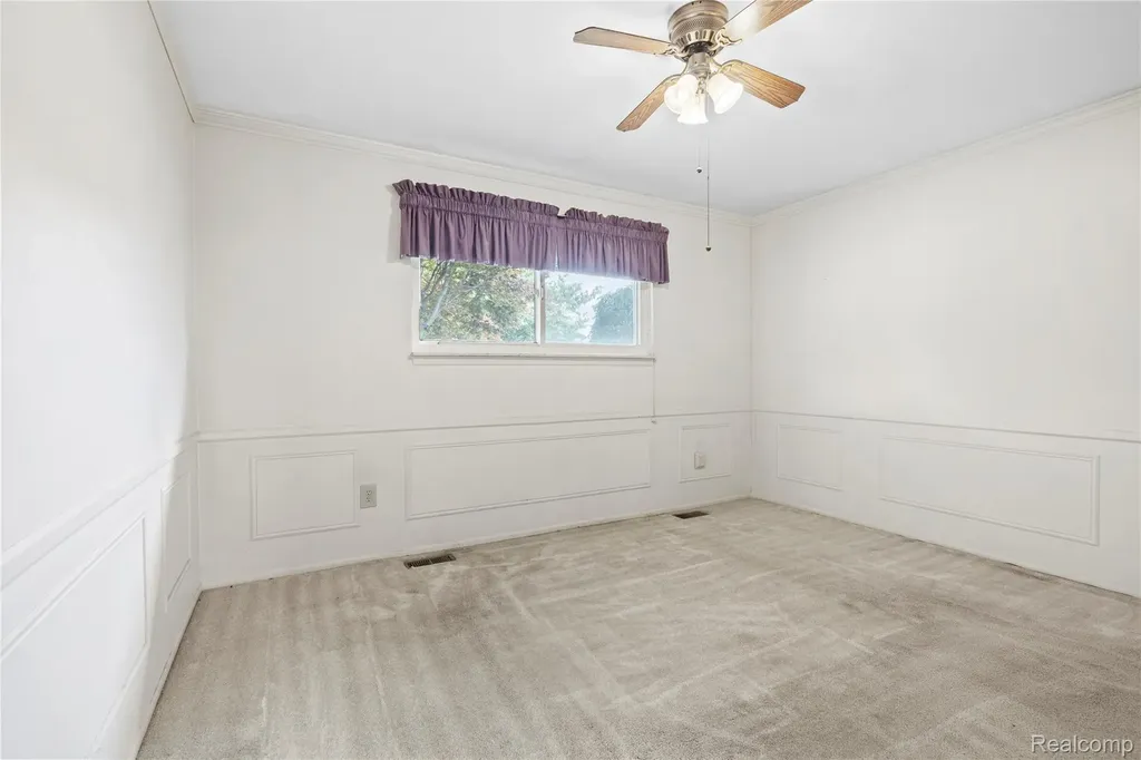 24208 Cambridge Street Woodhaven City MI 48183