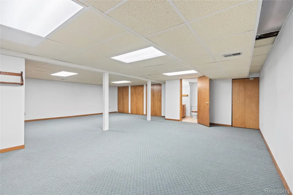 24208 Cambridge Street Woodhaven City MI 48183