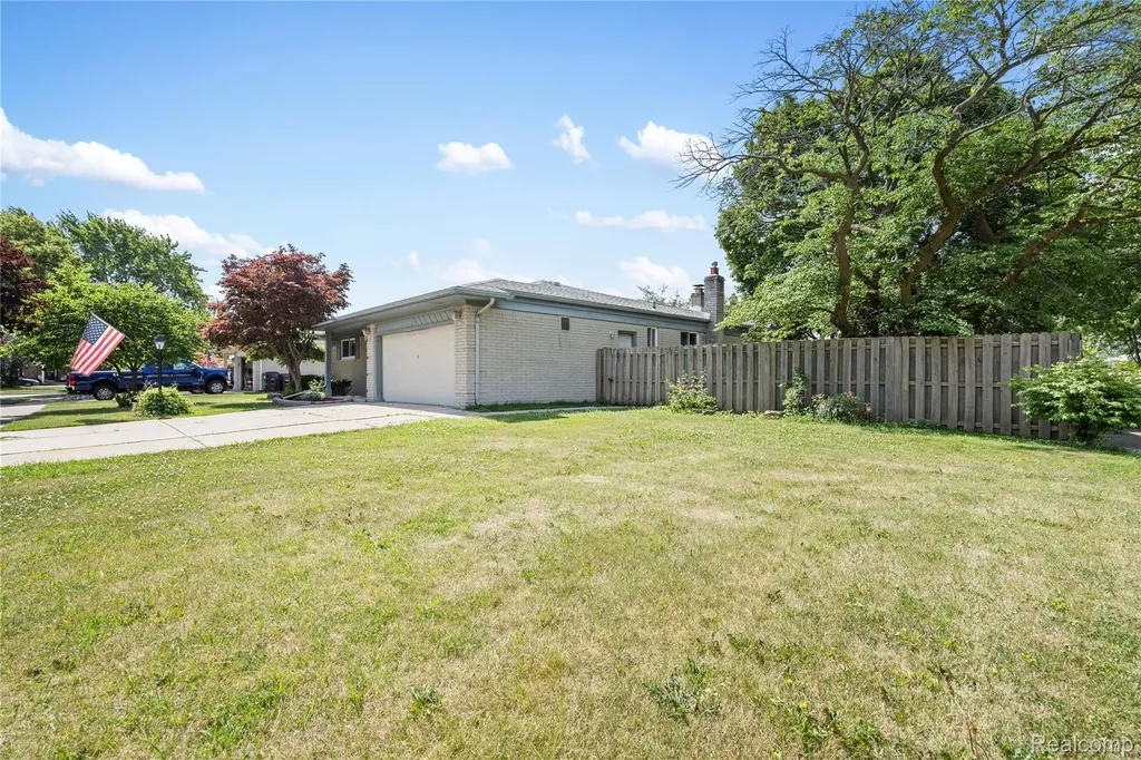 24208 Cambridge Street Woodhaven City MI 48183