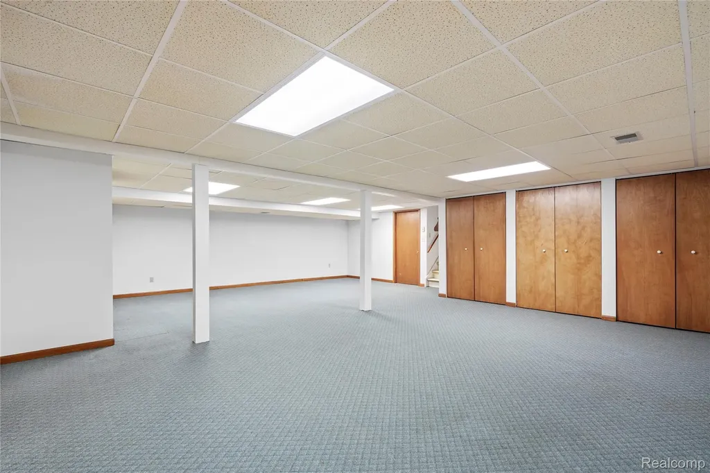 24208 Cambridge Street Woodhaven City MI 48183