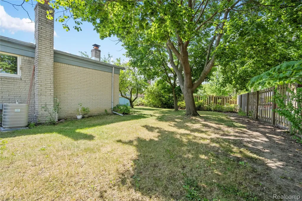 24208 Cambridge Street Woodhaven City MI 48183