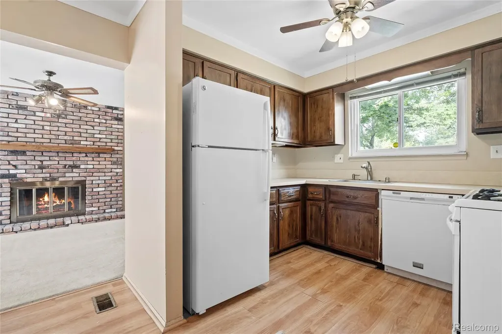 24208 Cambridge Street Woodhaven City MI 48183
