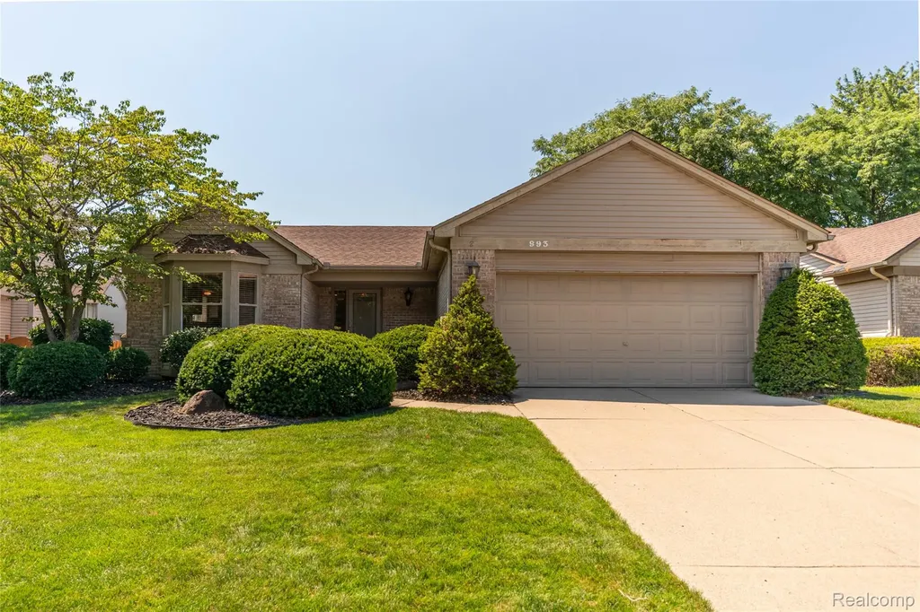 993 W Rose Avenue Garden City City MI 48135