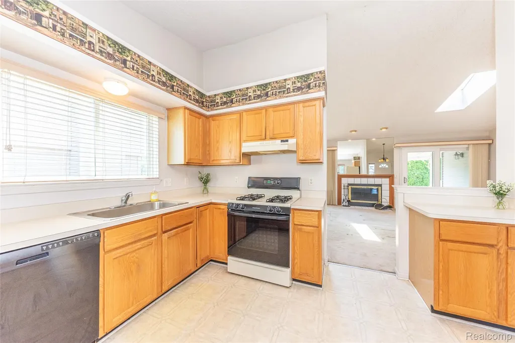 993 W Rose Avenue Garden City City MI 48135