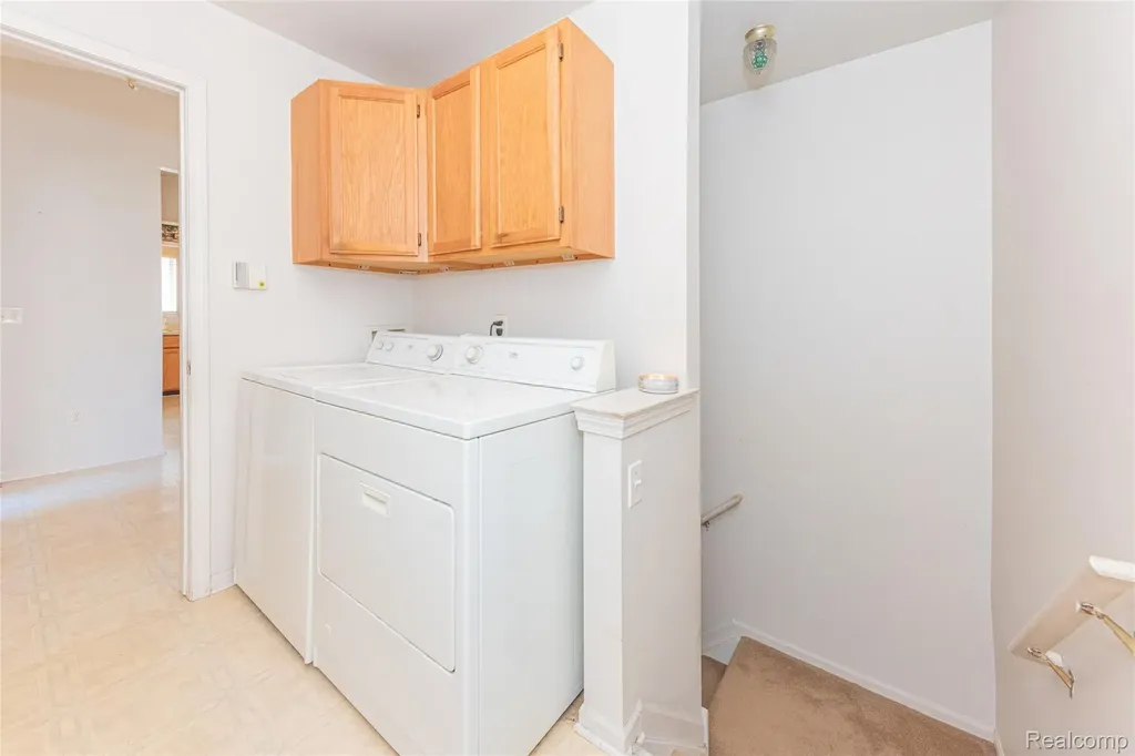 993 W Rose Avenue Garden City City MI 48135