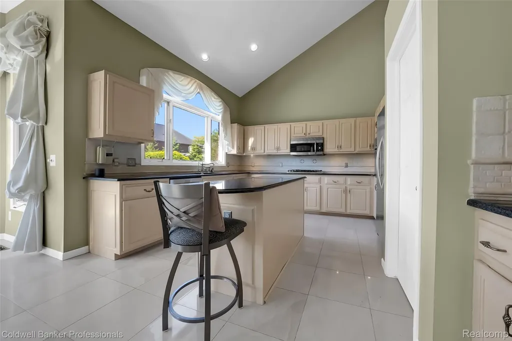 2531 Cedar Brook Court Rochester Hills City MI 48309