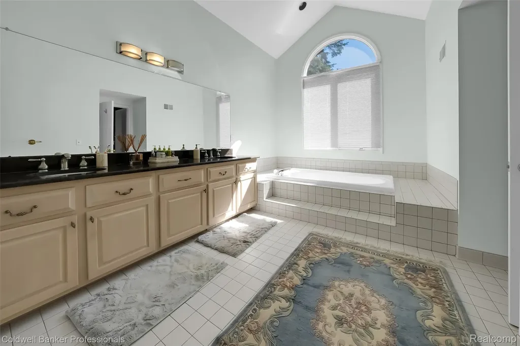 2531 Cedar Brook Court Rochester Hills City MI 48309