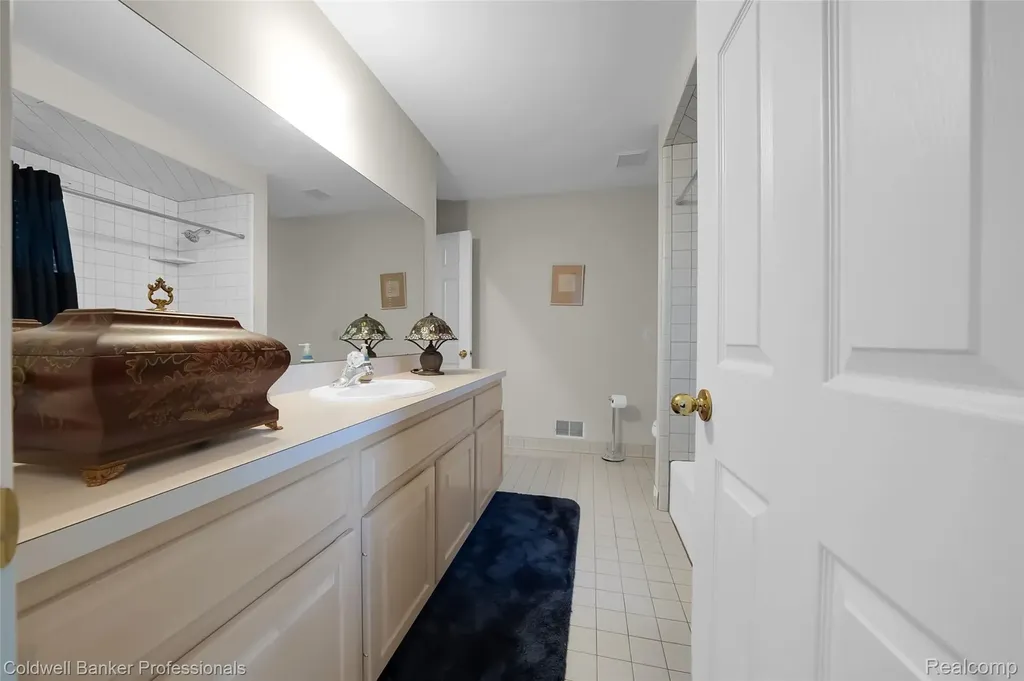 2531 Cedar Brook Court Rochester Hills City MI 48309