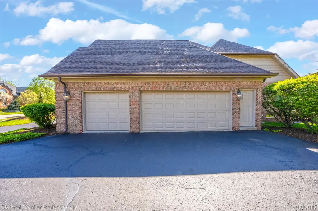 2531 Cedar Brook Court Rochester Hills City MI 48309
