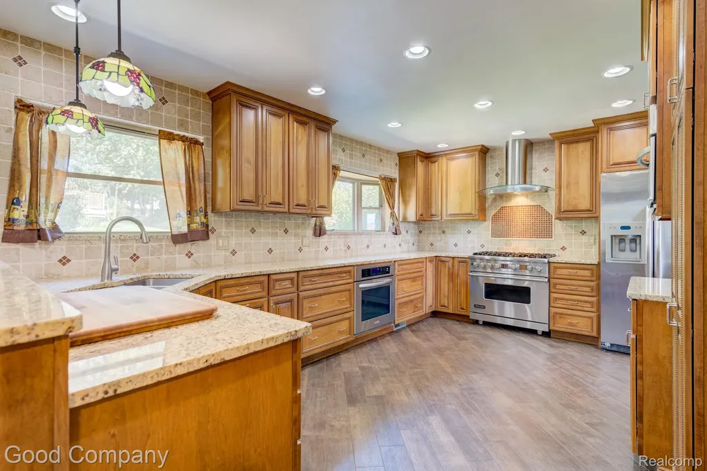 3062 Saint Jude Drive Waterford Charter Township MI 48329
