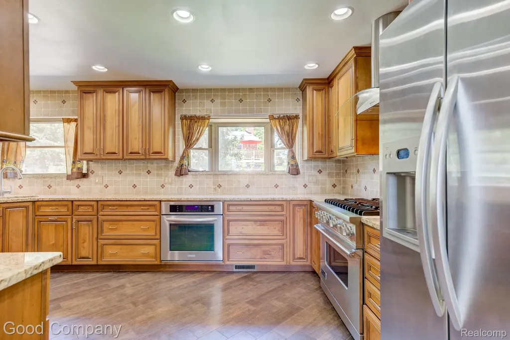 3062 Saint Jude Drive Waterford Charter Township MI 48329