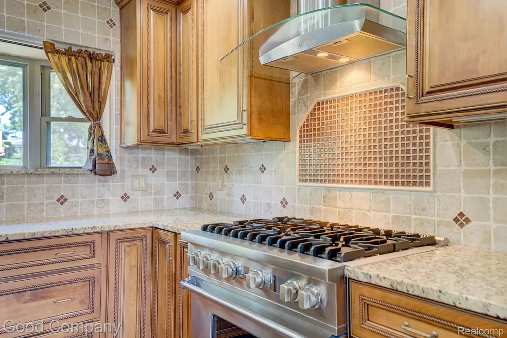 3062 Saint Jude Drive Waterford Charter Township MI 48329