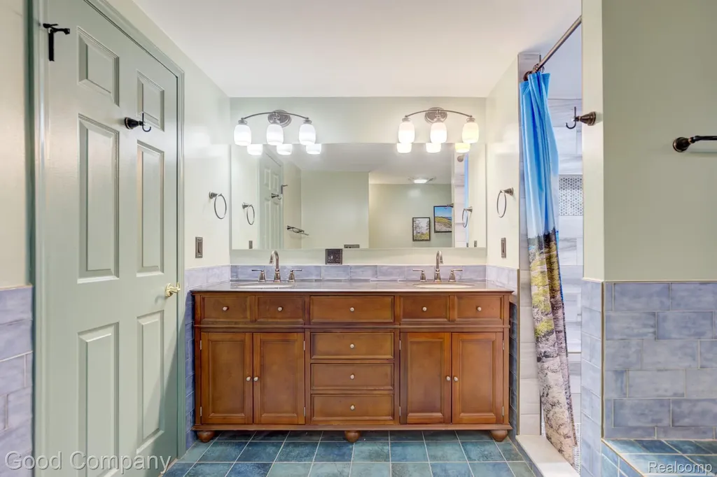 3062 Saint Jude Drive Waterford Charter Township MI 48329