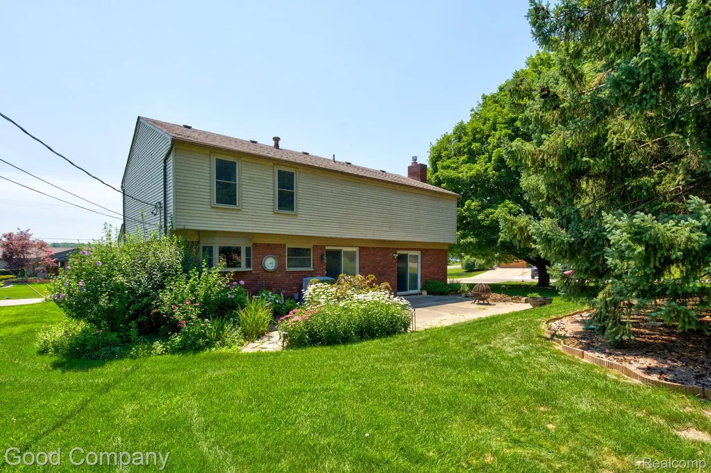 3062 Saint Jude Drive Waterford Charter Township MI 48329