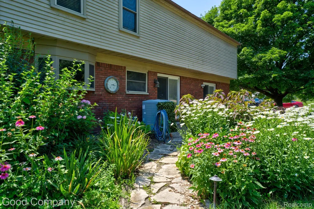 3062 Saint Jude Drive Waterford Charter Township MI 48329