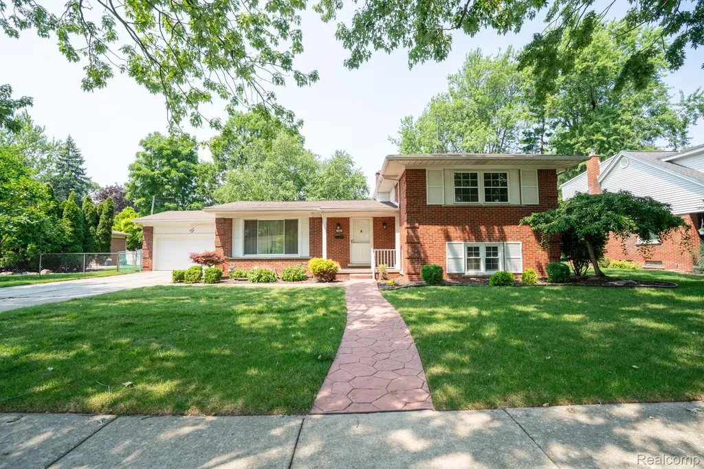 1880 Waverly Street Trenton City MI 48183