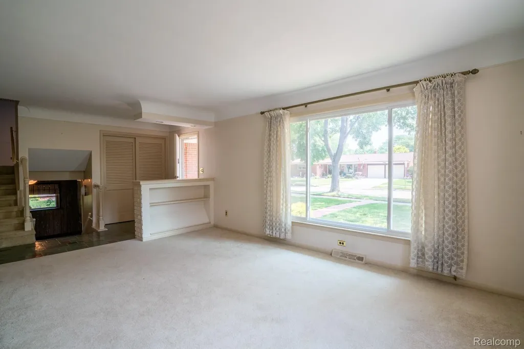 1880 Waverly Street Trenton City MI 48183