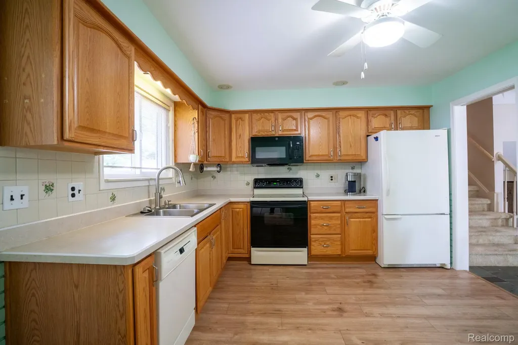 1880 Waverly Street Trenton City MI 48183