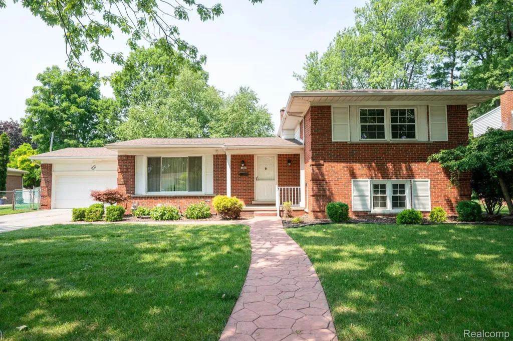 1880 Waverly Street Trenton City MI 48183