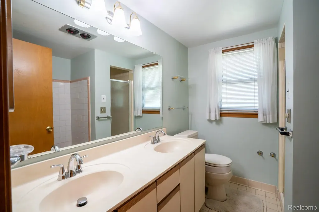 1880 Waverly Street Trenton City MI 48183