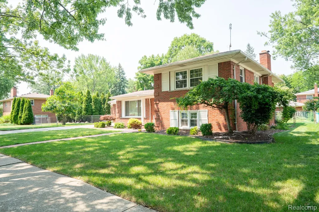 1880 Waverly Street Trenton City MI 48183