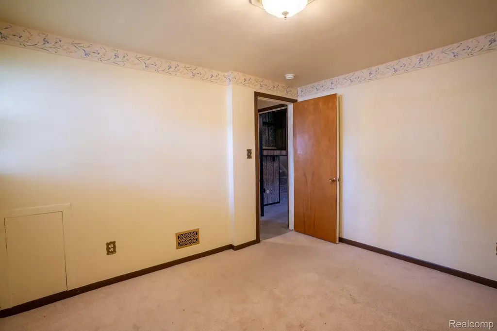 1880 Waverly Street Trenton City MI 48183