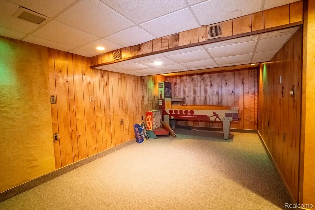 1880 Waverly Street Trenton City MI 48183