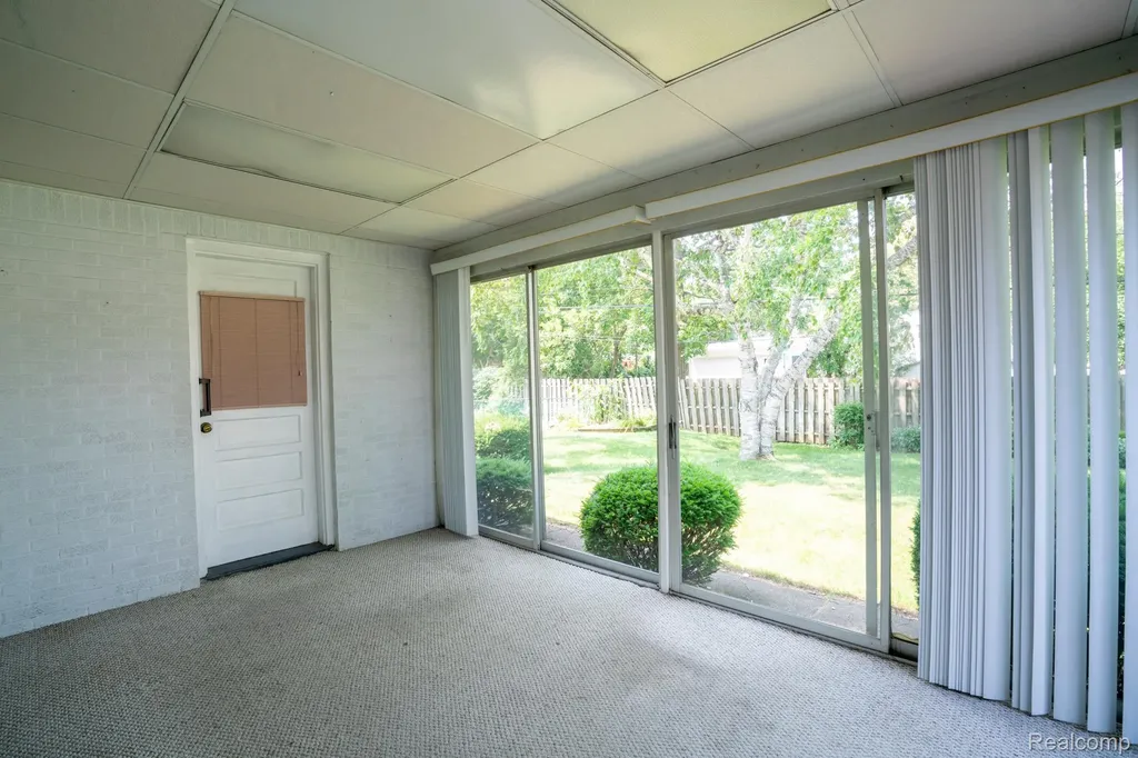 1880 Waverly Street Trenton City MI 48183
