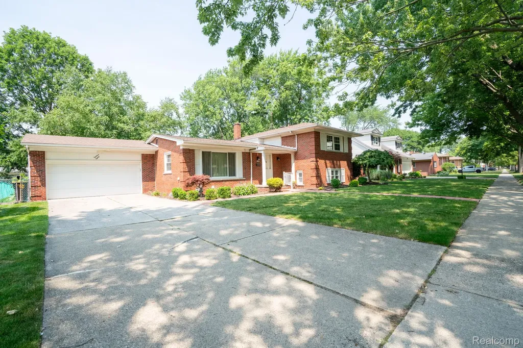1880 Waverly Street Trenton City MI 48183