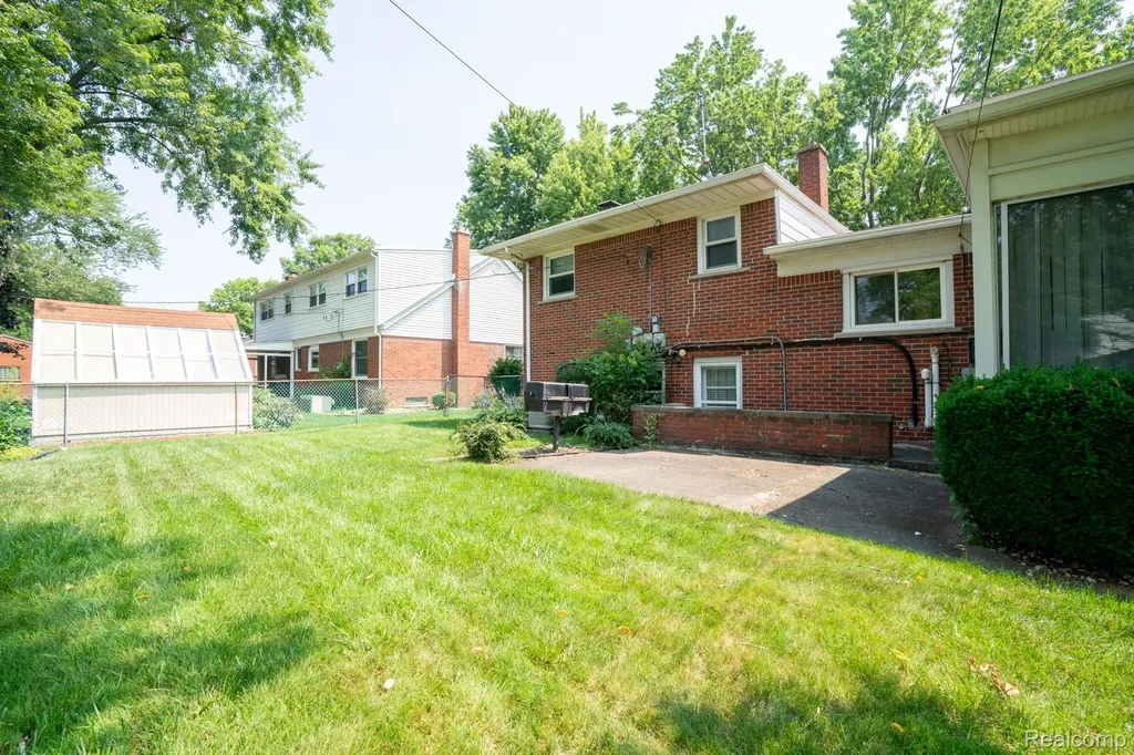 1880 Waverly Street Trenton City MI 48183