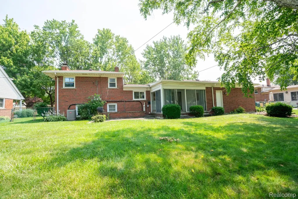 1880 Waverly Street Trenton City MI 48183
