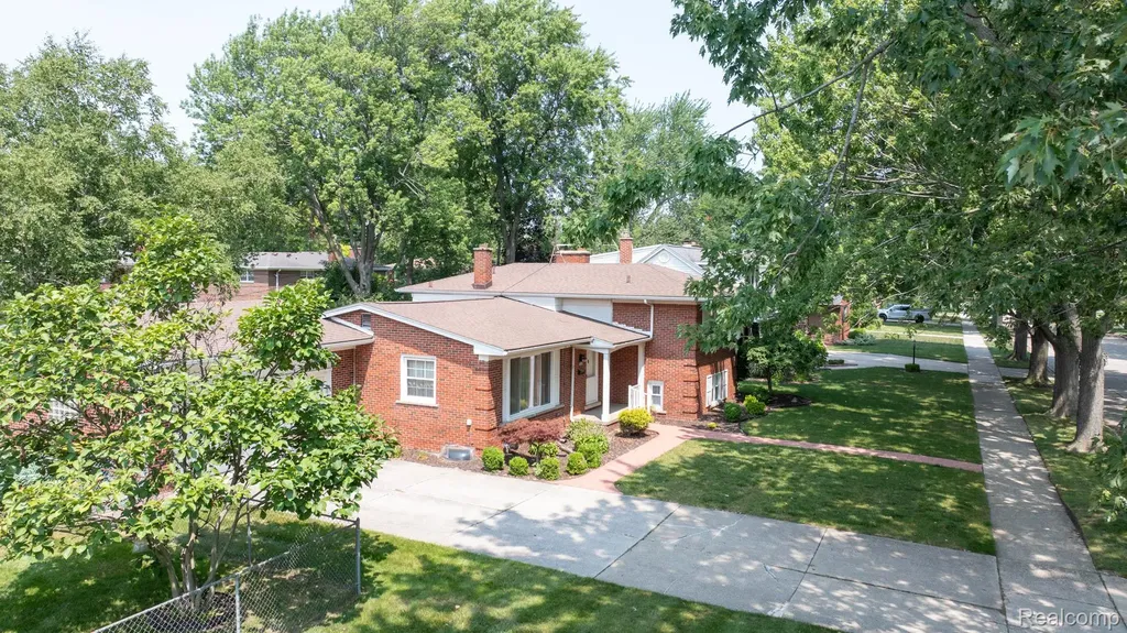 1880 Waverly Street Trenton City MI 48183