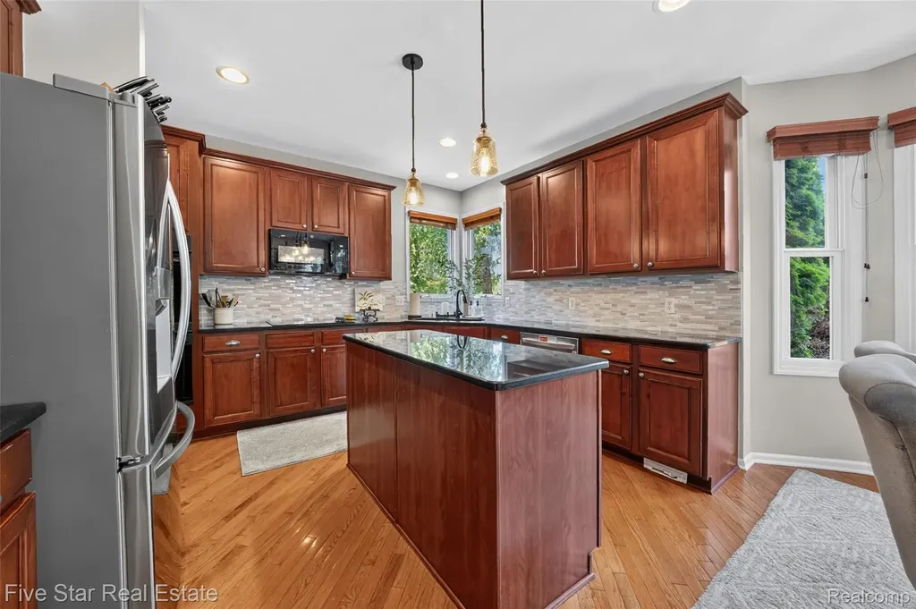 1750 Cheshire Lane Commerce Charter Township MI 48382