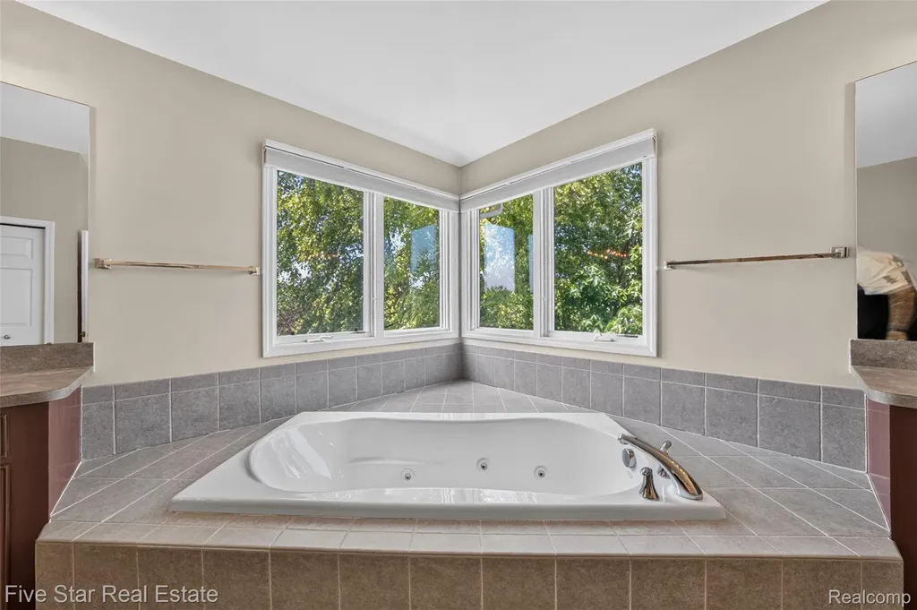 1750 Cheshire Lane Commerce Charter Township MI 48382