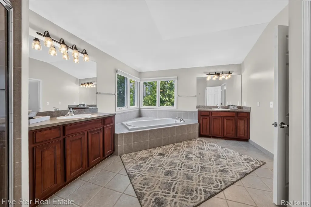 1750 Cheshire Lane Commerce Charter Township MI 48382