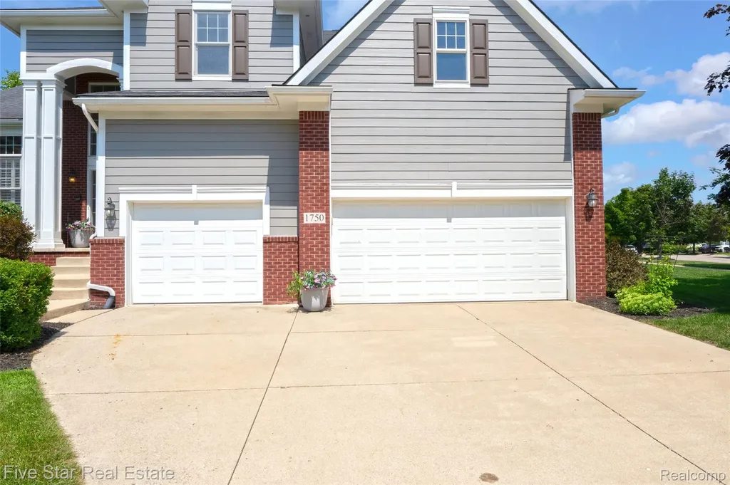 1750 Cheshire Lane Commerce Charter Township MI 48382