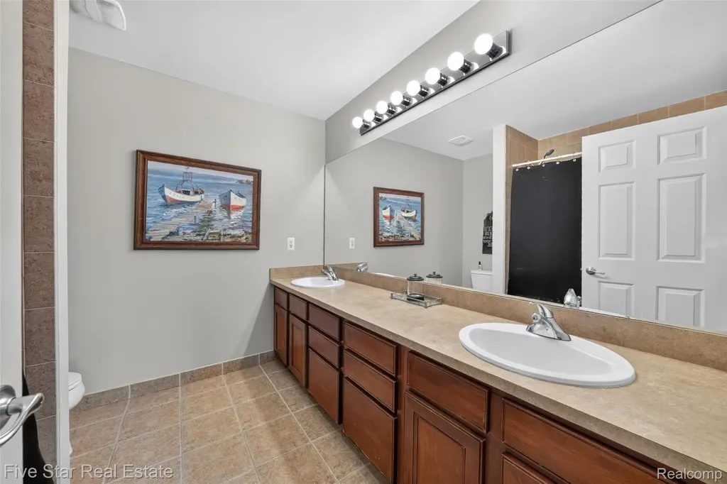 1750 Cheshire Lane Commerce Charter Township MI 48382