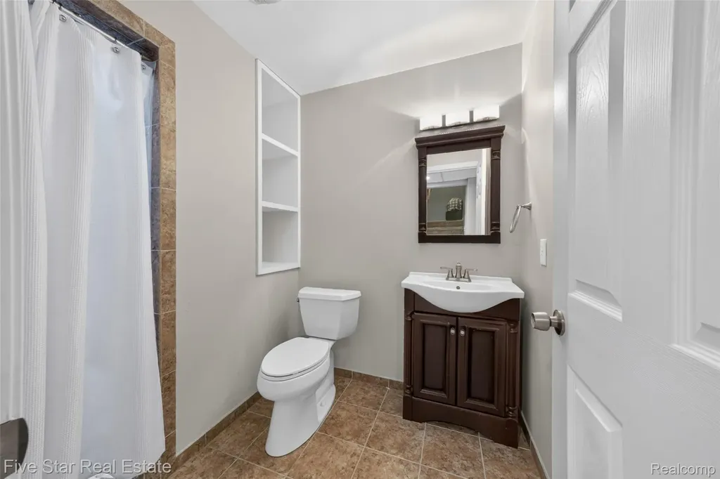 1750 Cheshire Lane Commerce Charter Township MI 48382
