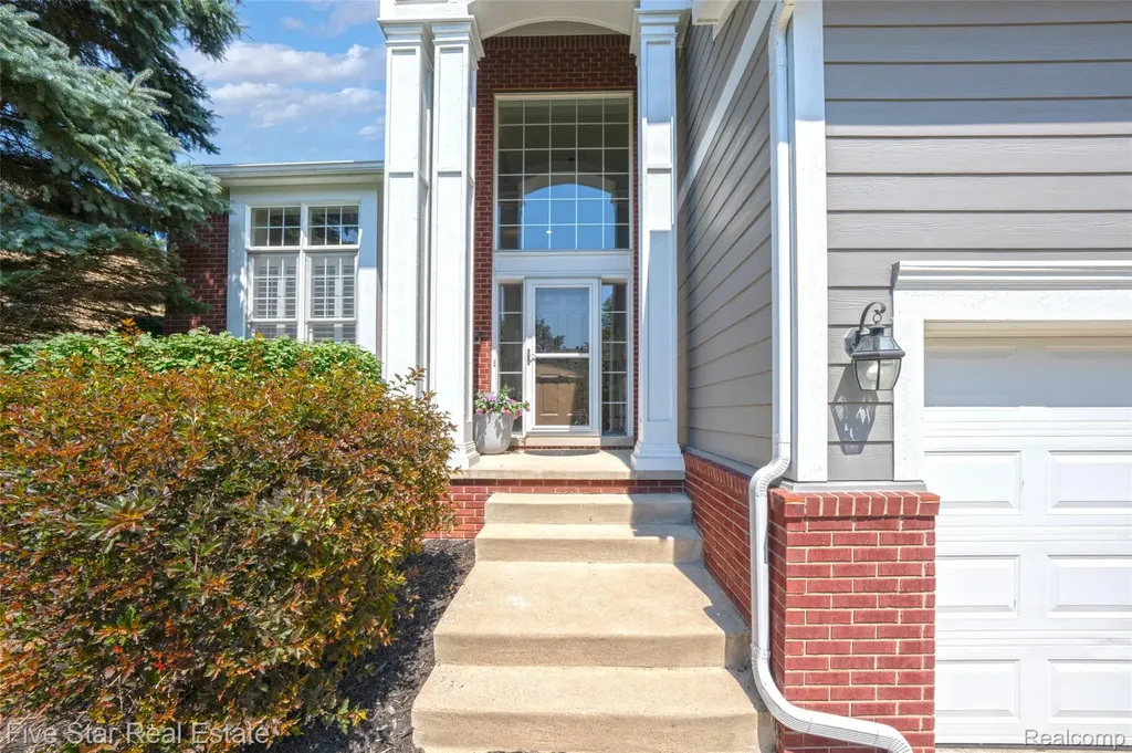 1750 Cheshire Lane Commerce Charter Township MI 48382