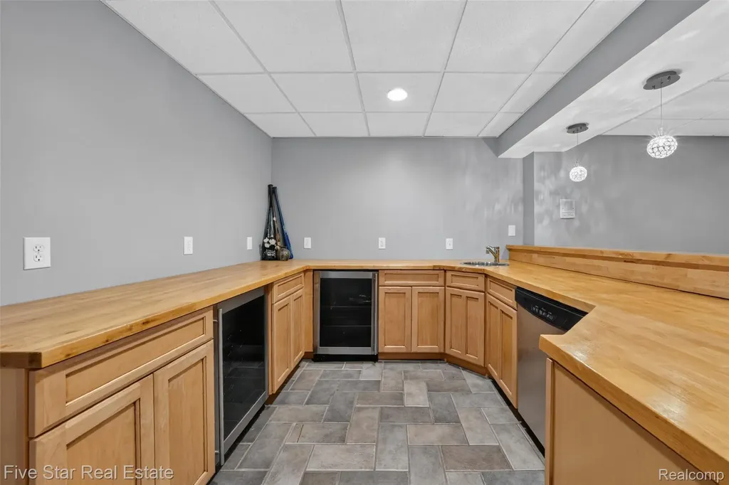 1750 Cheshire Lane Commerce Charter Township MI 48382