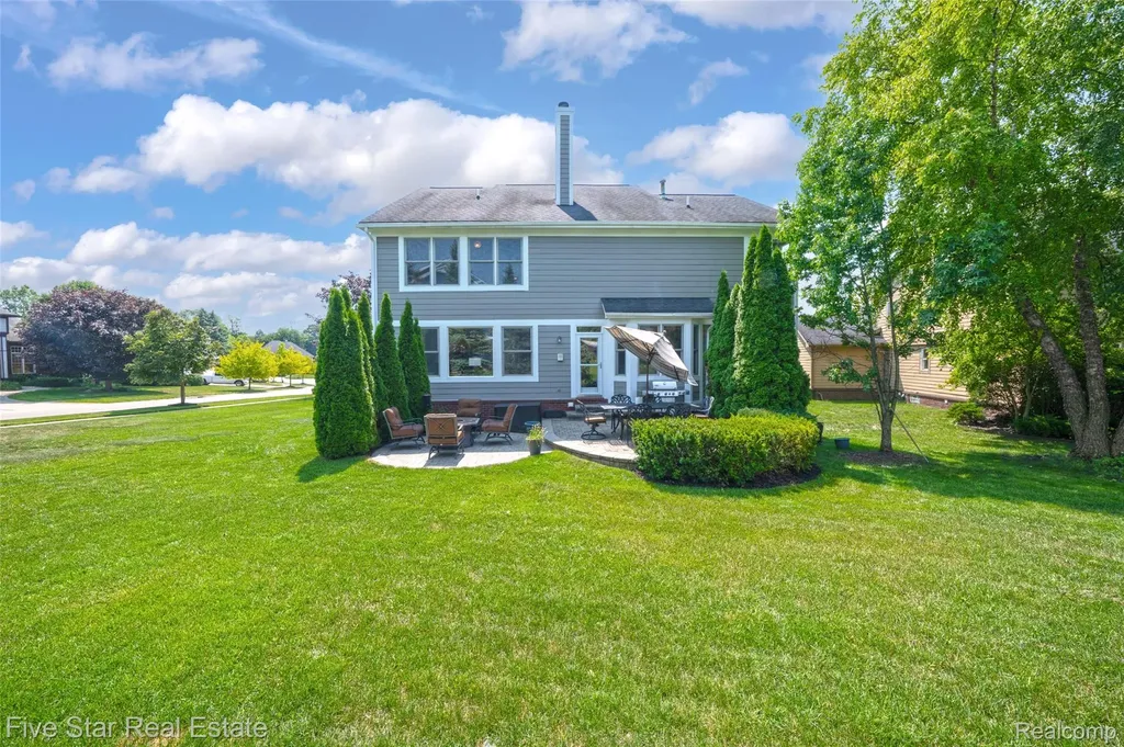 1750 Cheshire Lane Commerce Charter Township MI 48382