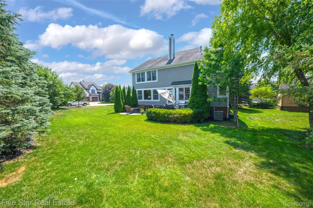 1750 Cheshire Lane Commerce Charter Township MI 48382