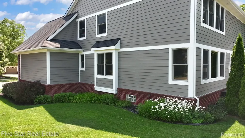 1750 Cheshire Lane Commerce Charter Township MI 48382
