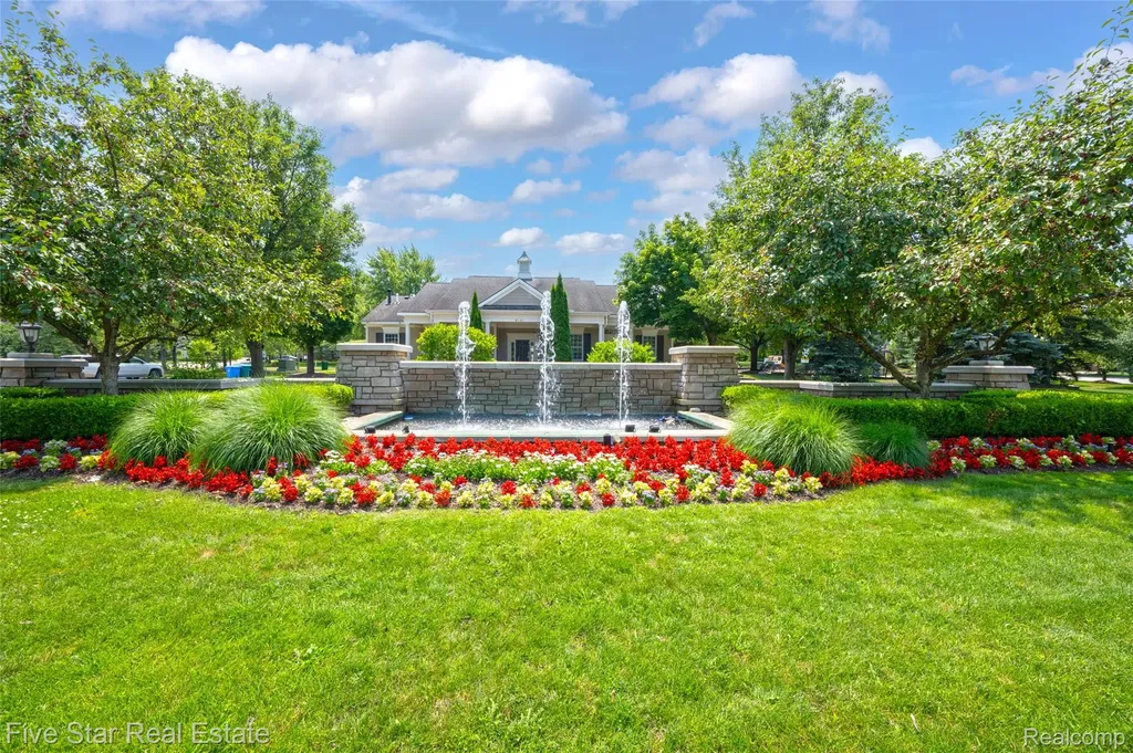 1750 Cheshire Lane Commerce Charter Township MI 48382