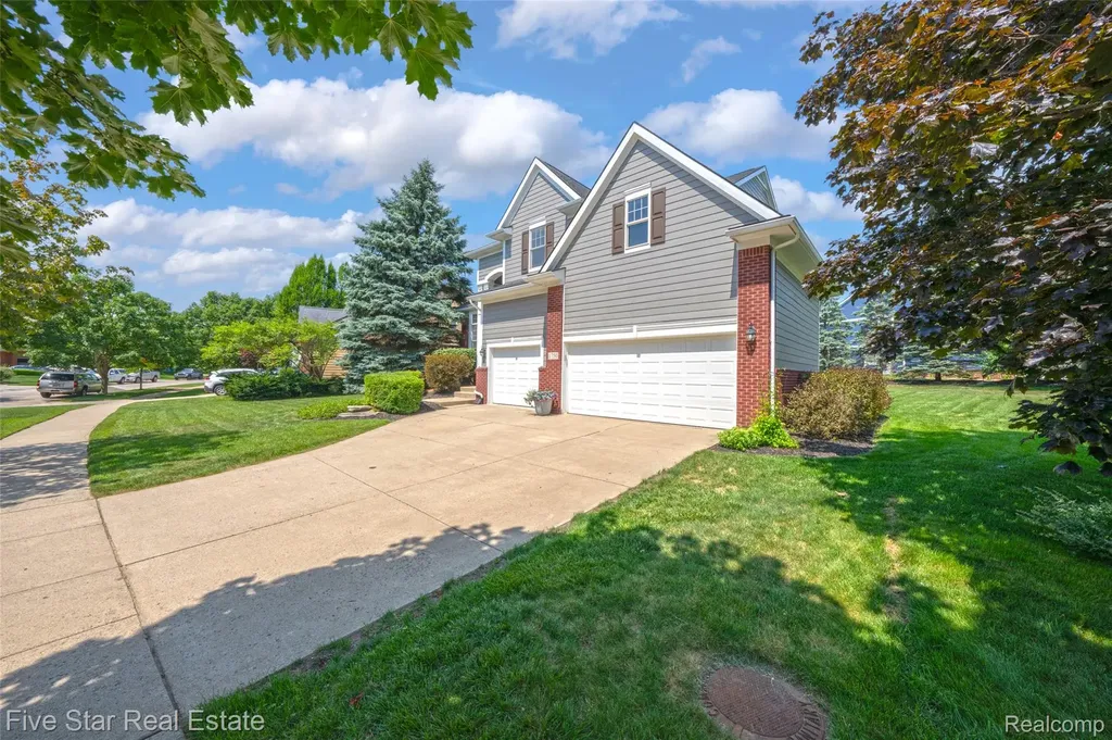 1750 Cheshire Lane Commerce Charter Township MI 48382