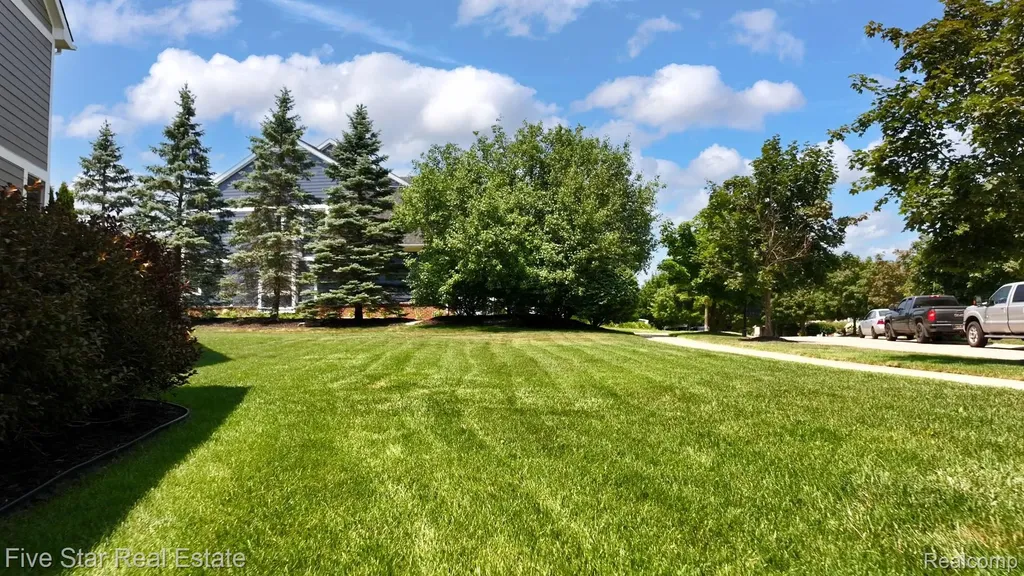 1750 Cheshire Lane Commerce Charter Township MI 48382